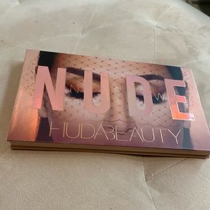 Huda Beauty Nude Palette